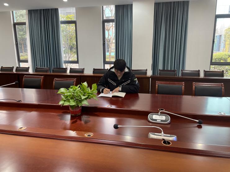 2.13新学期后勤工作会议侧记_html_m43776a6f.jpg