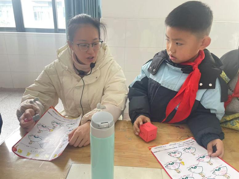 【正学丁三】灵蛇启智 精彩无“笔”—— 南京市丁家庄第三小学一、二年级无纸化测试活动_html_7654489e.jpg