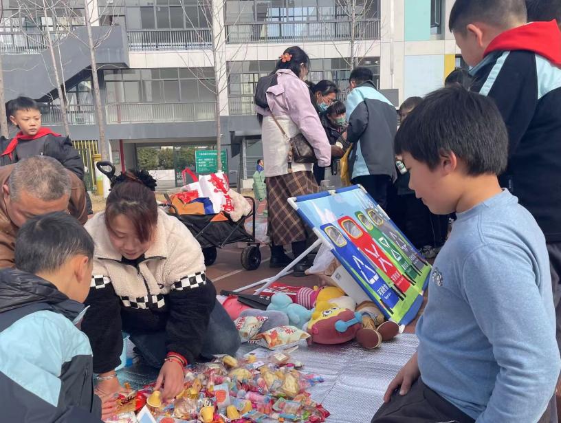 满媛 游园会 报道(1)_html_2132320c.jpg