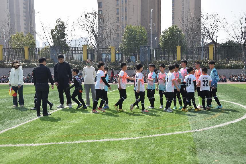 【正学丁三】“竞技绿茵，闪亮人生”——南京市丁家庄第三小学第三届校园足球春季联赛开幕式活动侧记_html_5af2aa5d.jpg
