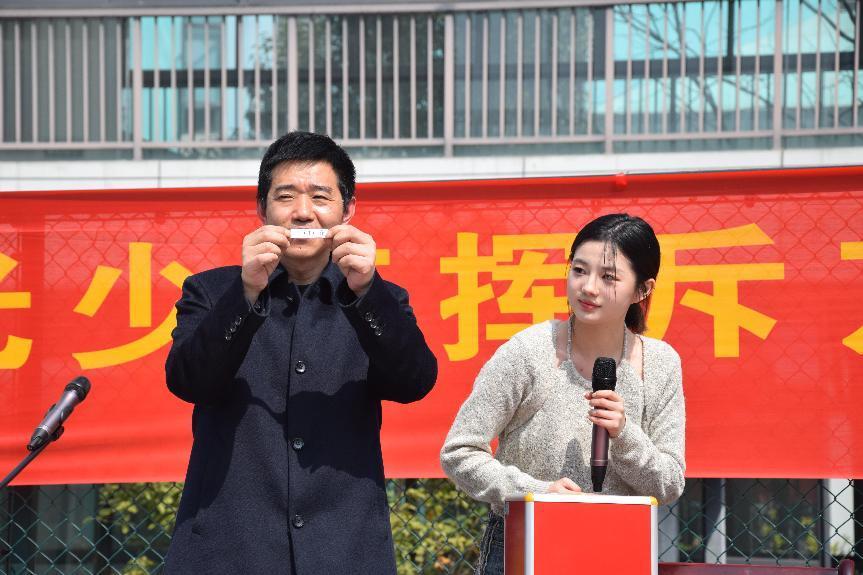 【正学丁三】“竞技绿茵，闪亮人生”——南京市丁家庄第三小学第三届校园足球春季联赛开幕式活动侧记_html_m66de1ba8.jpg