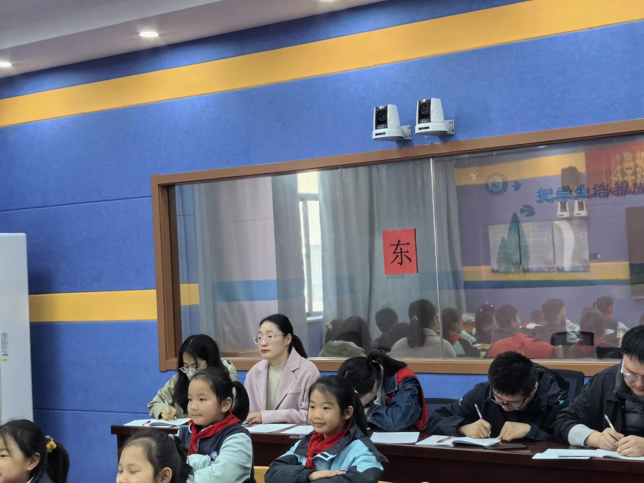 数学教研活动新闻报道_html_m2eedd0e1.jpg