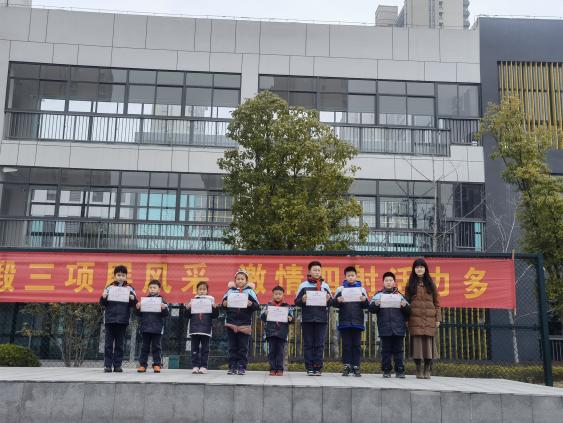 2.13新学期开学典礼活动侧记_html_m5216f049.jpg