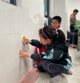 【正学丁三·德育】家校齐心协力，共建美丽校园——丁家庄第三小学大扫除活动侧记_html_4ed55297.png