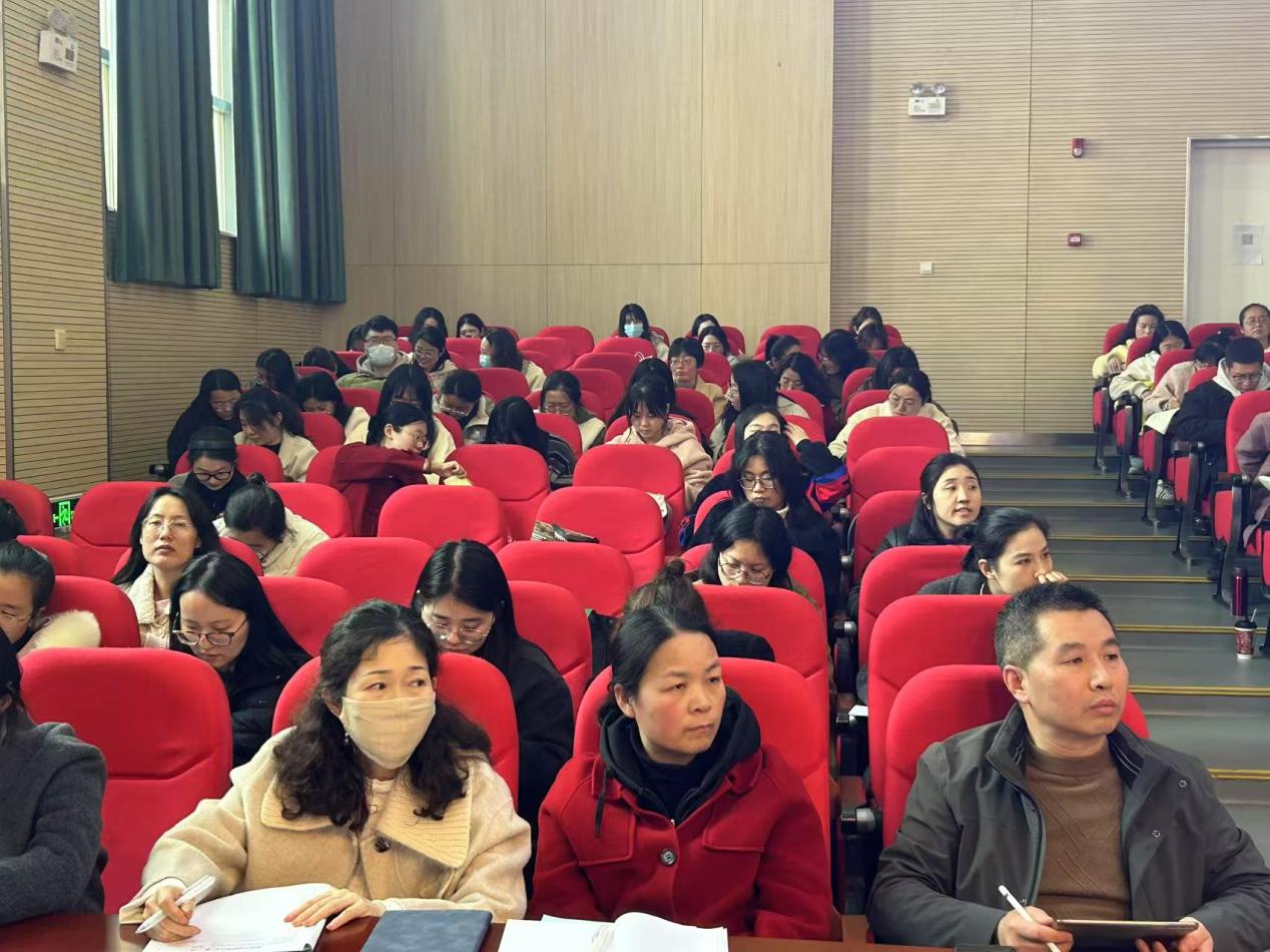 助力专业发展，守护心灵成长_html_4868acb5.jpg