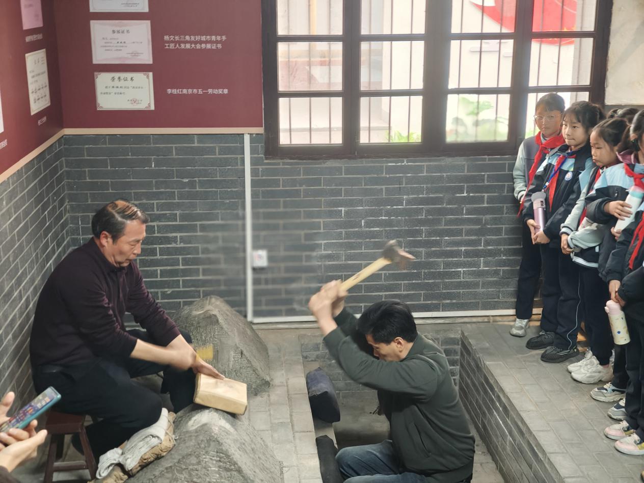 金箔厂参观(1)_html_464e57bd.jpg