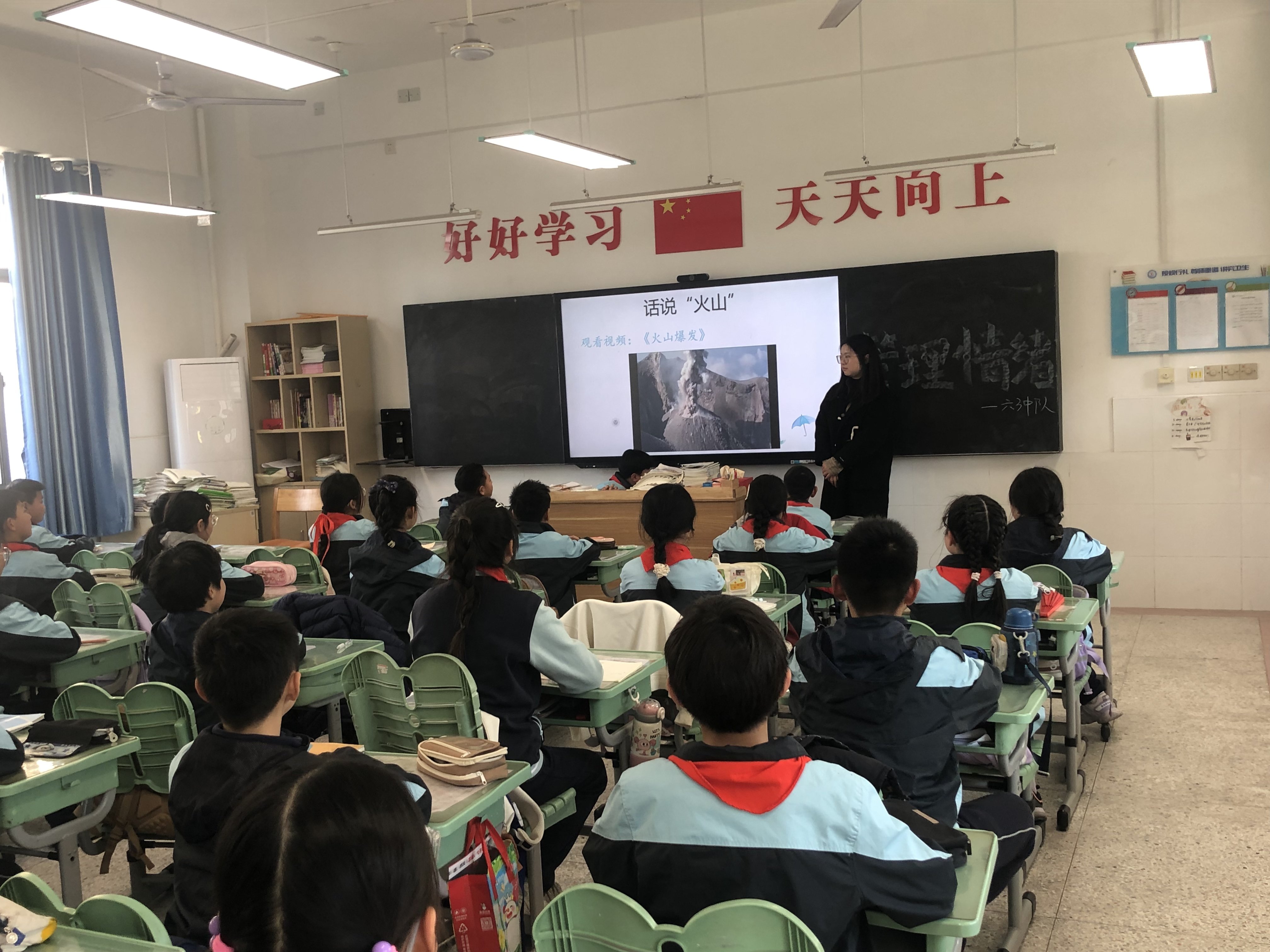 3.21第六周心理活动课报道(4)_html_680da8af.jpg