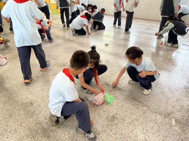 【正学丁三·德育】“劳动桥梁跨家校，润心铺路向未来”——南京市丁家庄第三小学开展劳动周主题系列活动侧记_html_42d67746.jpg