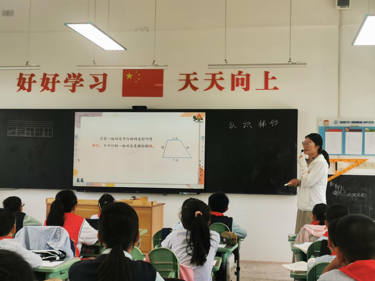 【正学丁三·教学】教学视导助提升夯实课堂促发展——南京市丁家庄第三小学四年级组开展教学视导_html_m27922570.jpg