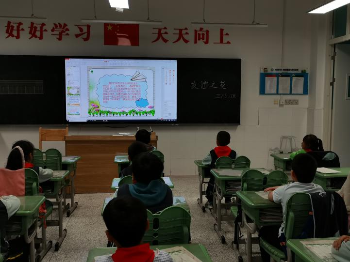 5.5心理活动课报道(1)_html_m16bf273c.jpg