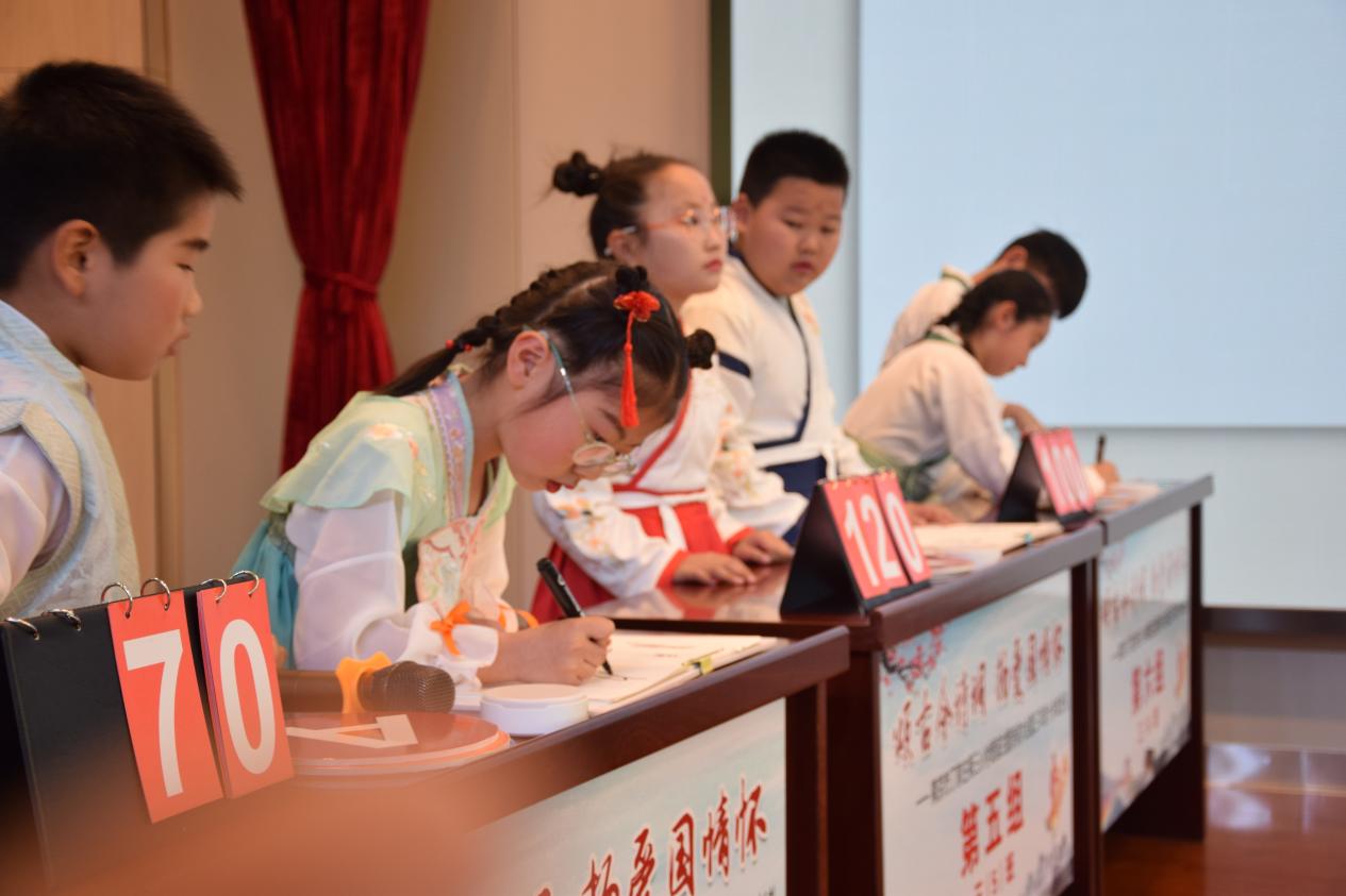 正学丁三•德育】颂千古诗词 扬爱国情怀(1)_html_m16d51c24.jpg