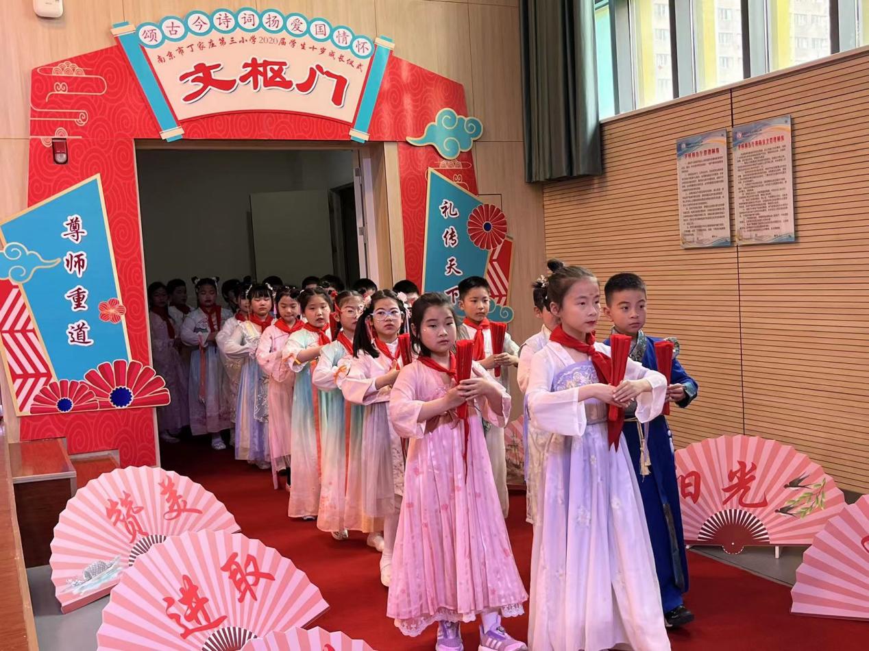 正学丁三•德育】颂千古诗词 扬爱国情怀(1)_html_m17f4b62f.jpg