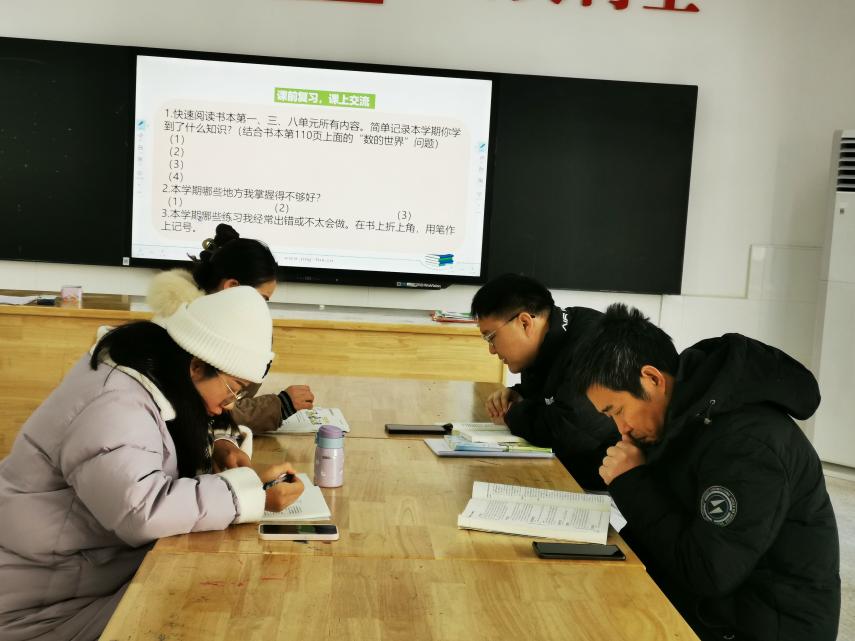 数学组第十七周集体备课活动侧记_html_3cc30588.jpg
