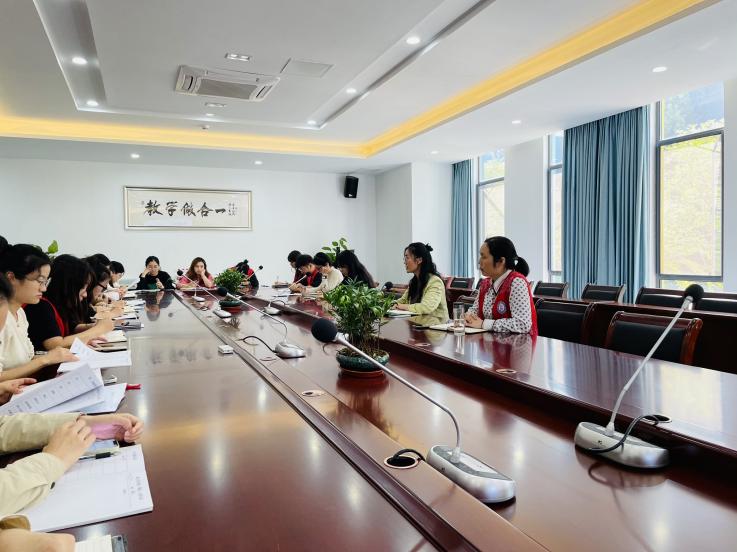 满媛10.20教学质量分析会_html_m7172a4ff.jpg