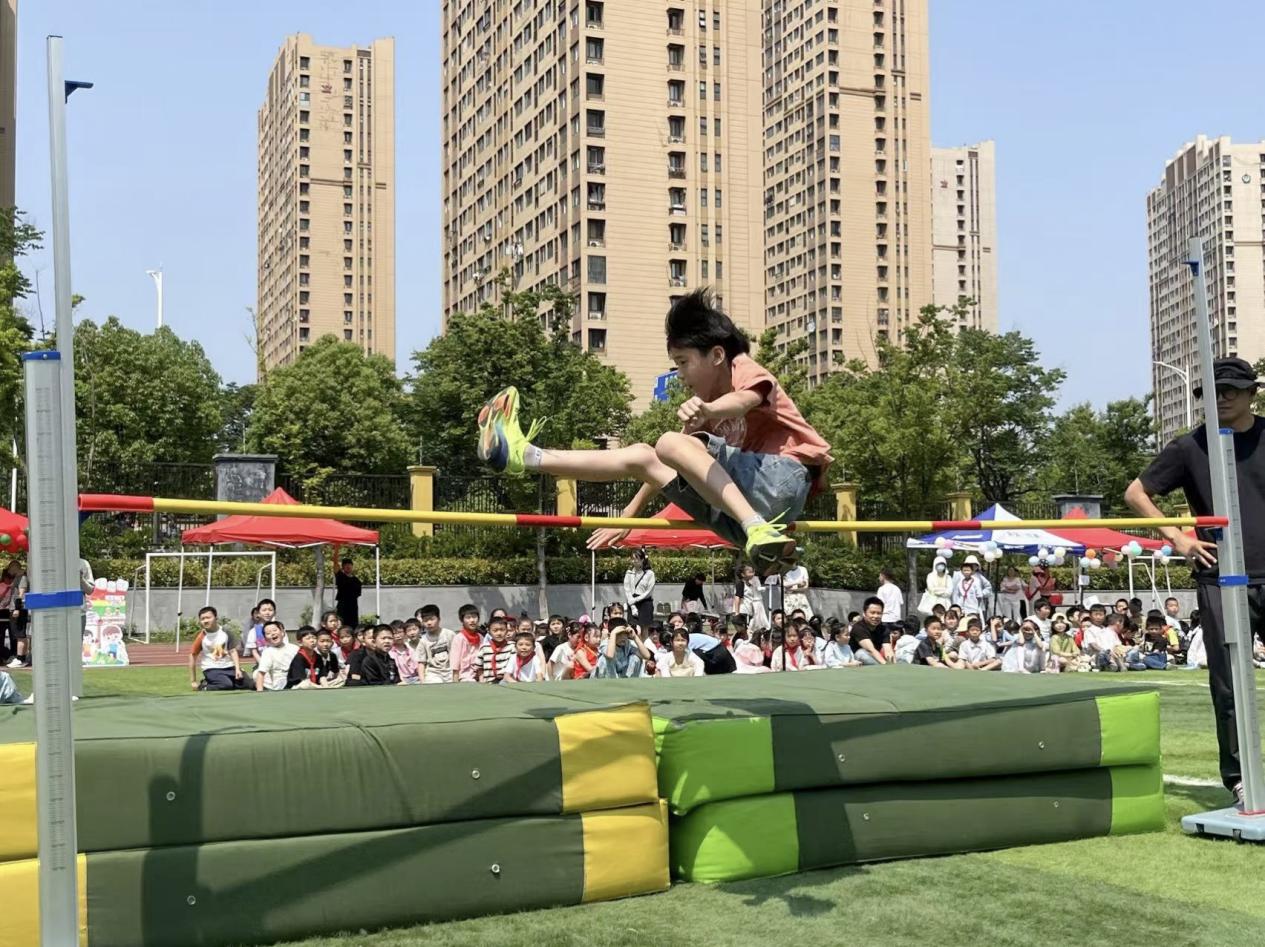 【正学丁三·教学】青春活力绽芳华，体育之光满校园 ——丁家庄第三小学第五届“艺之独秀”嘉年华“射苑”活动侧记_html_4c9e3fda.jpg