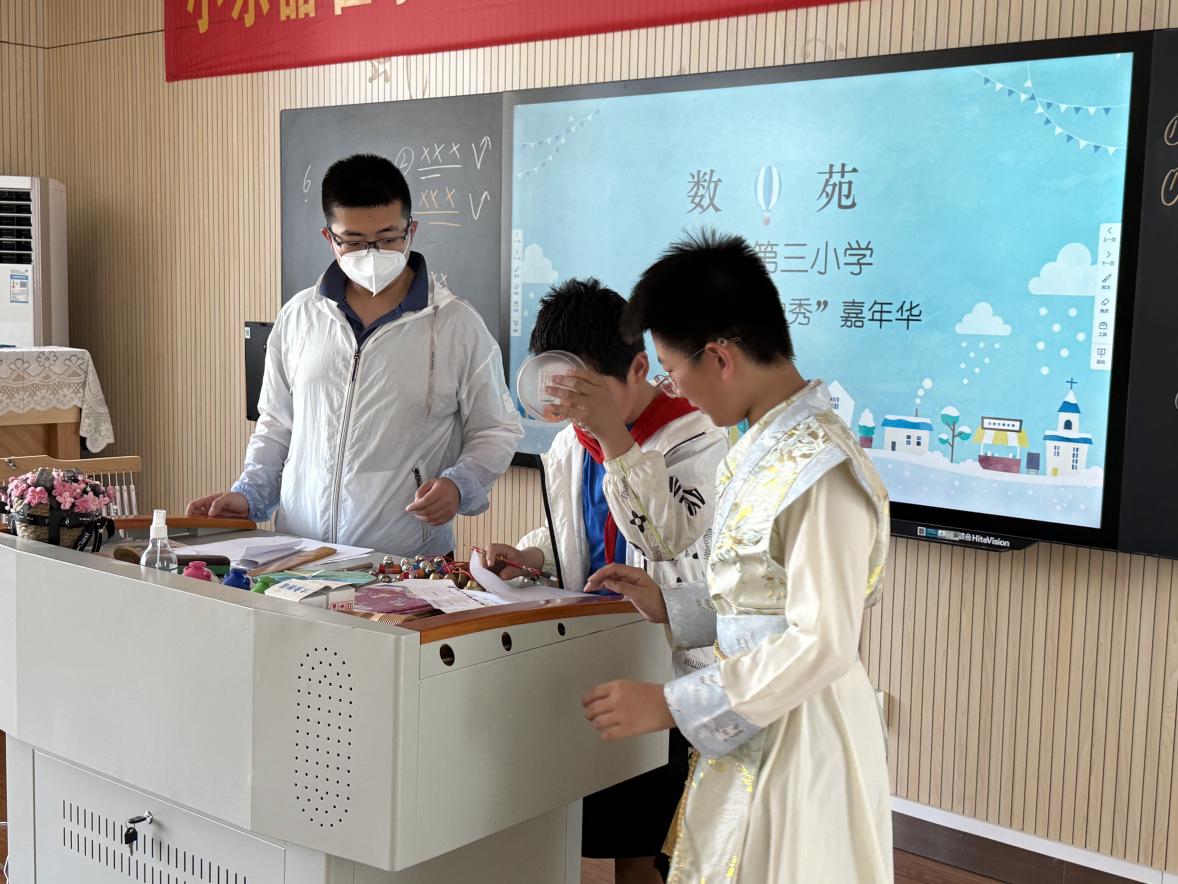 第五届“艺之独秀”嘉年华“数苑”展示活动侧记(1)_html_964fe46.jpg