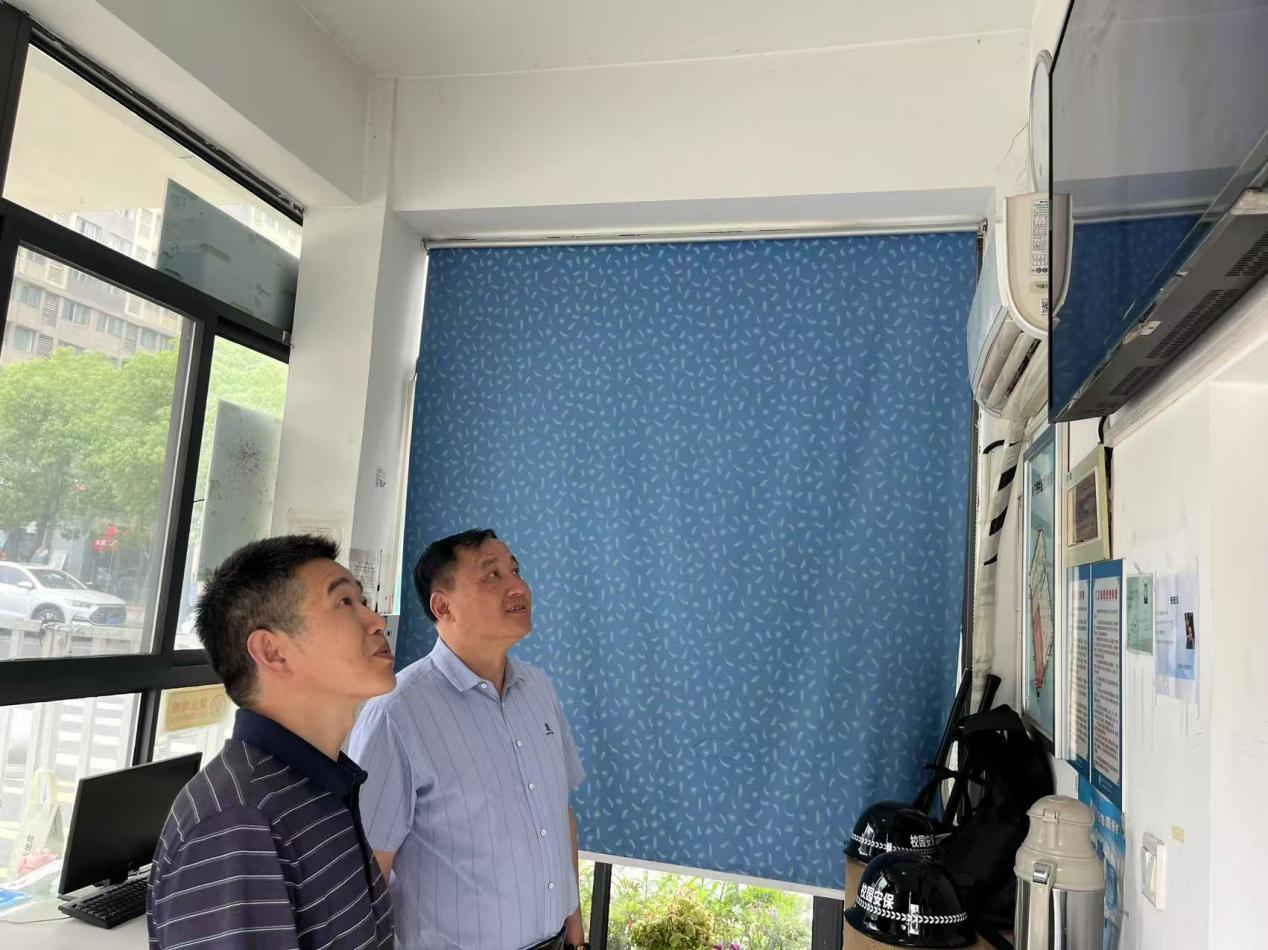 【正学·丁三】安全督导筑防线 精准把脉促提升——栖霞区责任督学5月“校园安全”督导侧记(1)_html_685144fd.jpg