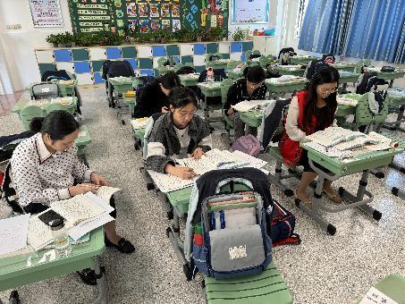 【正学丁三·教学】汇集体智慧 互助提升效率——2023-2024学年第一学期语文组集体备课侧记_html_5289b8ce.jpg