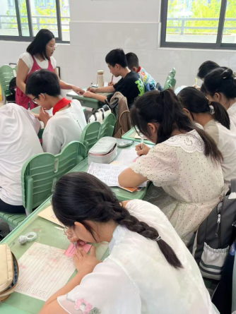 【正学丁三】暖心相伴，导师同行——丁家庄第三小学开展“成长盲盒&期末能量站”全员导师活动(1)_html_1b7f7130.png
