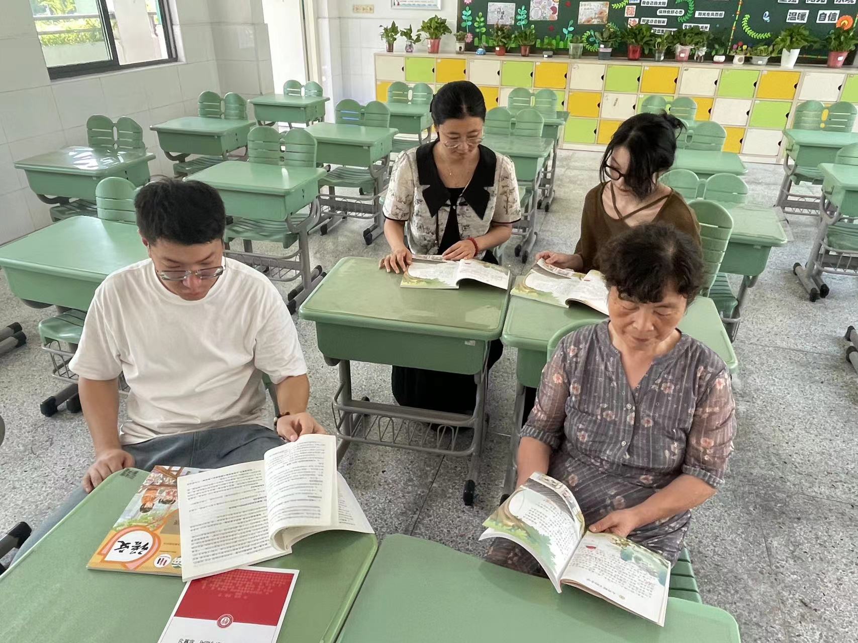 【正学丁三&middot;教学】“聚”集体智慧，“备”精彩课堂——2024-2025学年第一学期语文组集体备课侧记_html_m7baa13d2.jpg