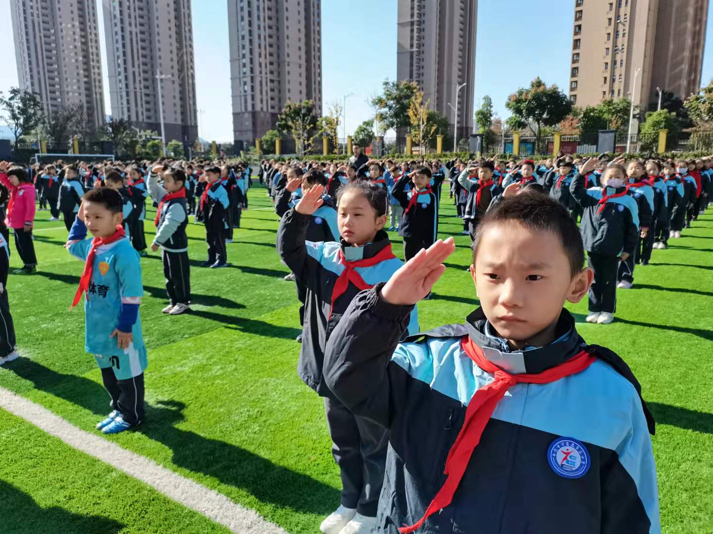 文明就餐升旗报道_html_1e3c7775.jpg