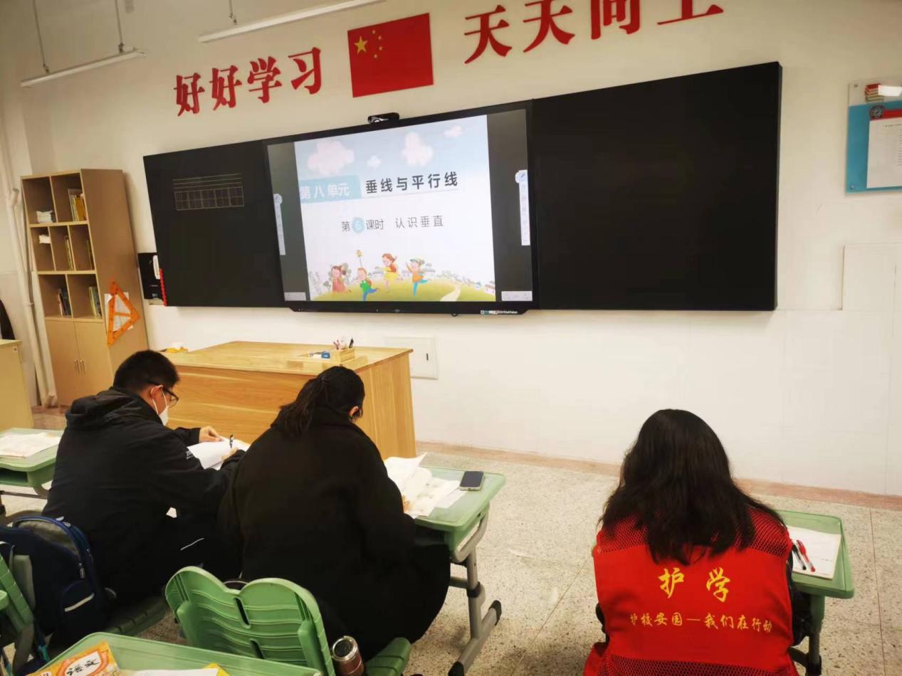 12.11第十五周数学集体备课报道_html_6ac24fe4.jpg
