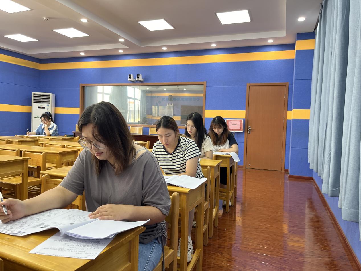 红枫杯报道（信息学科）_html_3cf04e82.jpg