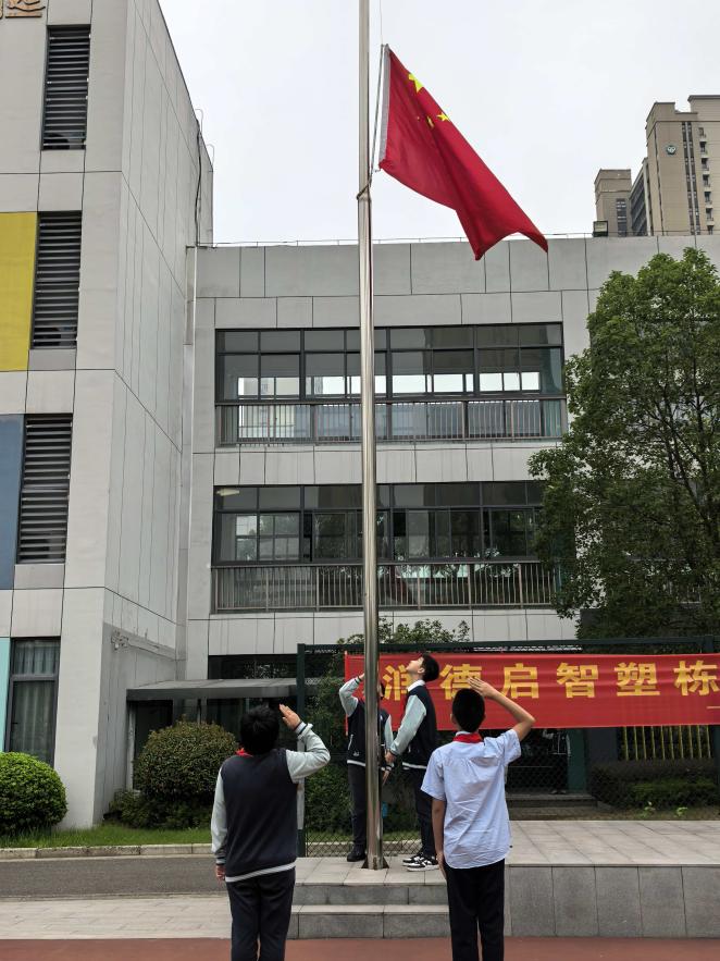 升旗仪式报道_html_6f42dbdd.jpg