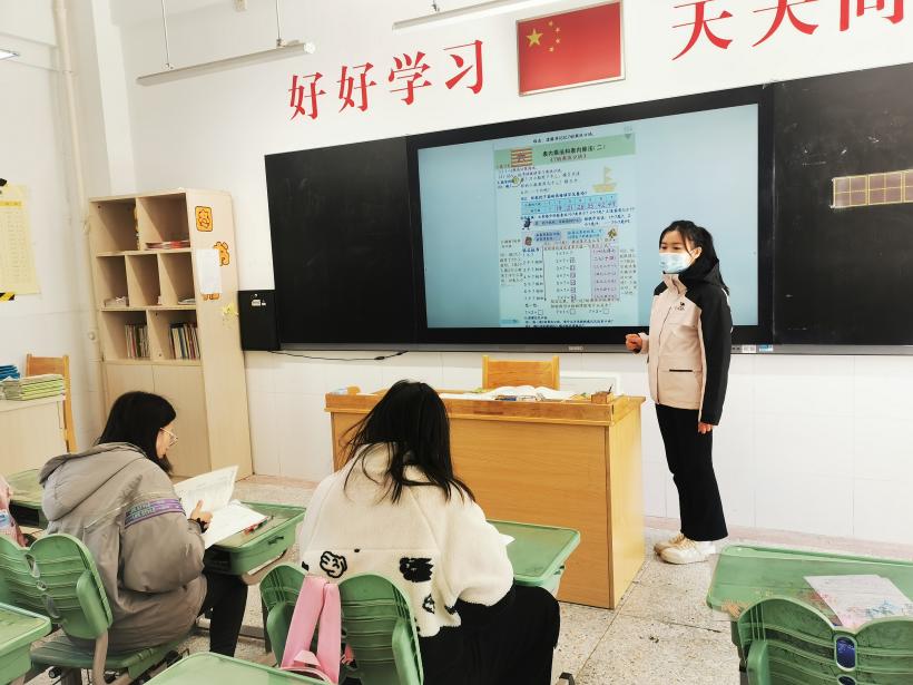 数学组第十一周集体备课活动侧记_html_146c2b8a.jpg