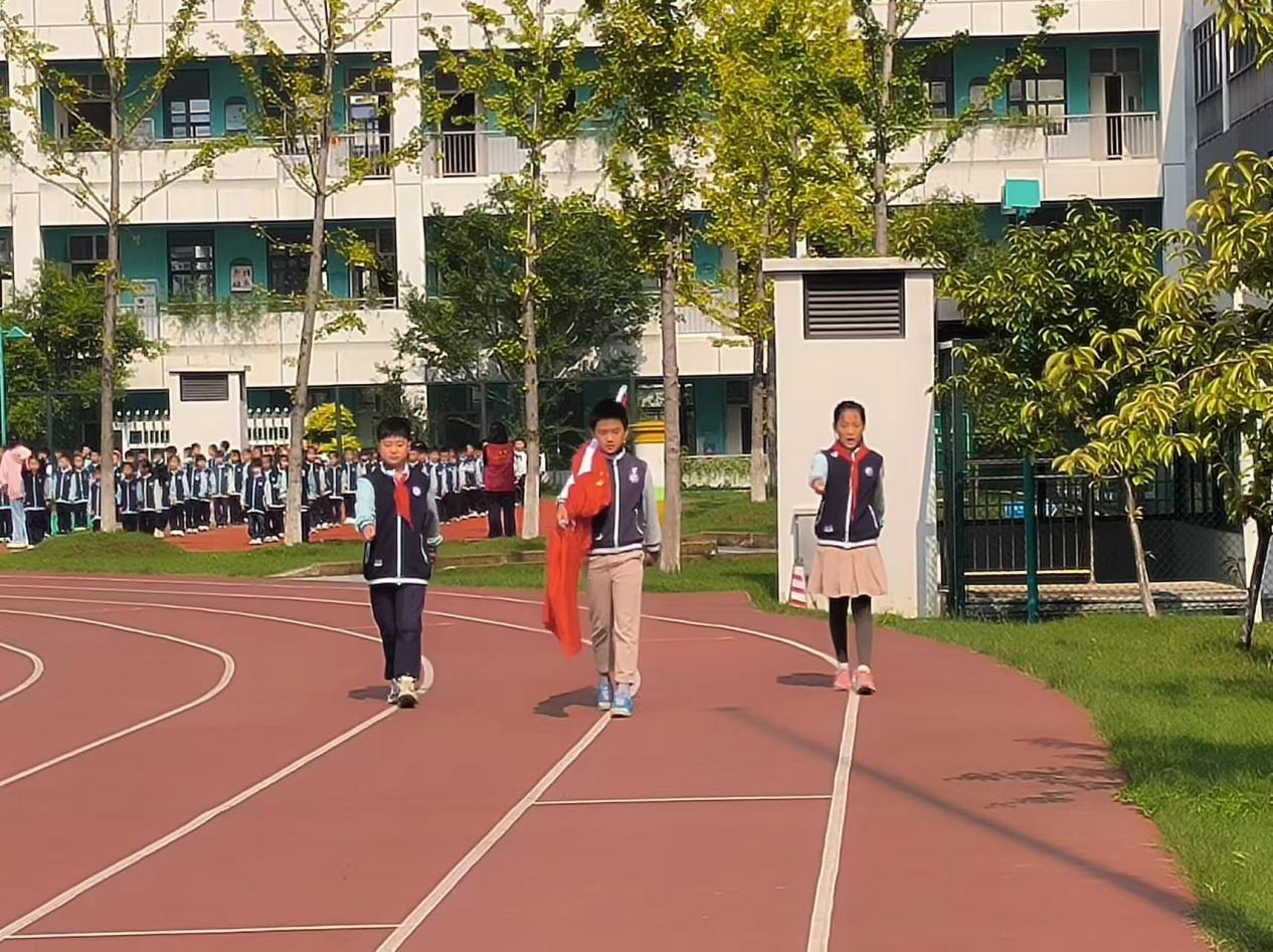 升旗报道docx_html_m3dcde5d1.jpg