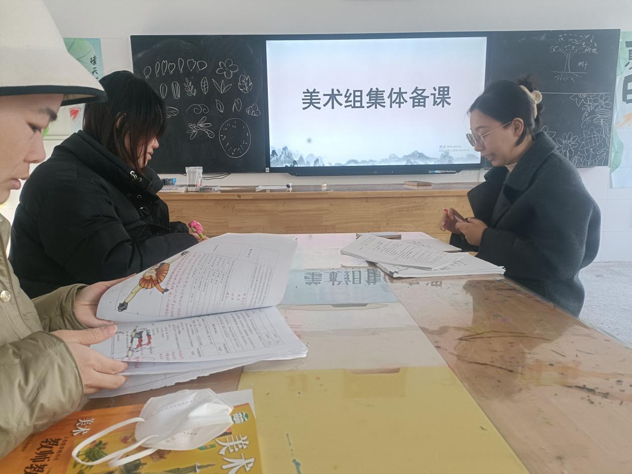 【正学丁三】集思广益深教研，凝心聚力共成长——丁家庄第三小学综合组集体备课活动_html_6c301d1.jpg