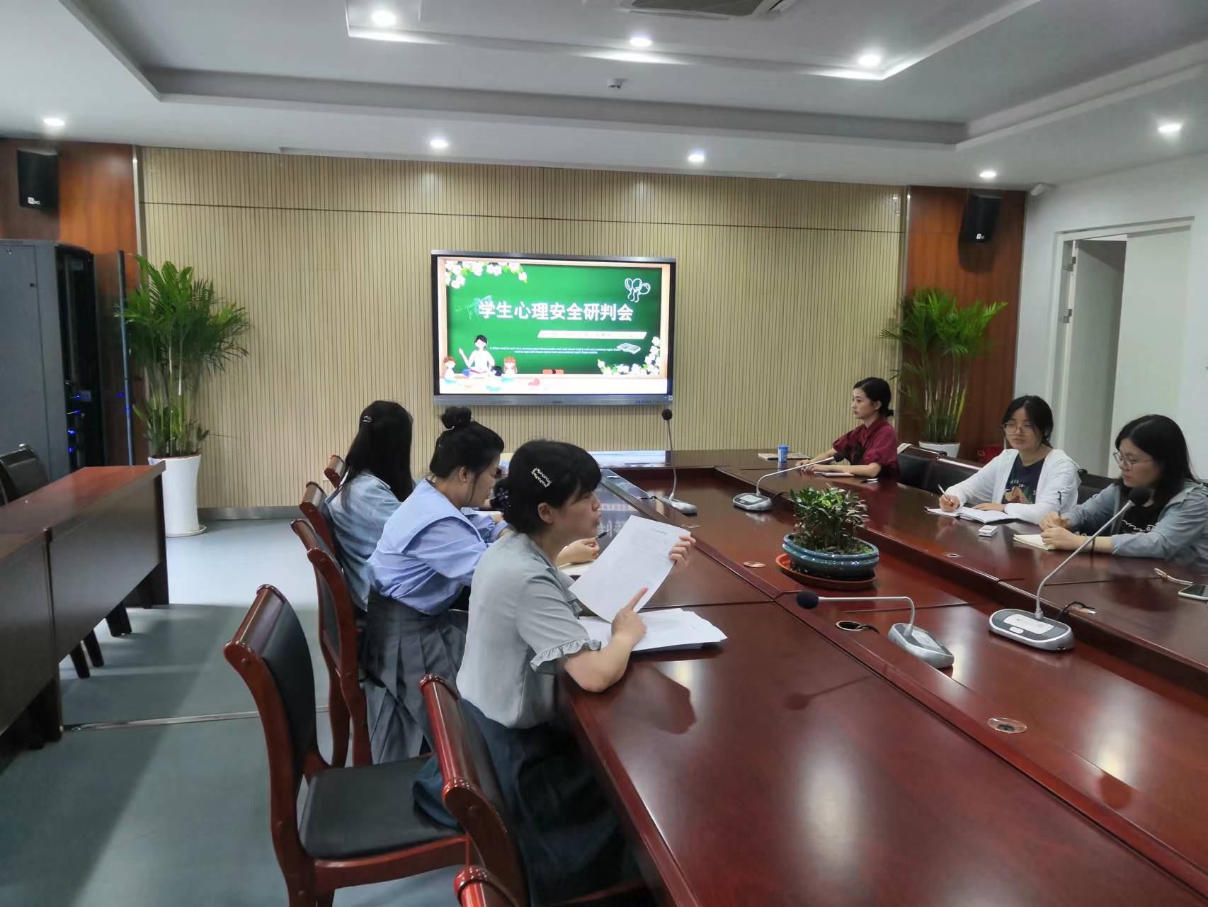 关爱学生心理 创建美好校园——南京市丁家庄第三小学心里研判会活动侧记_html_m17628f58.jpg
