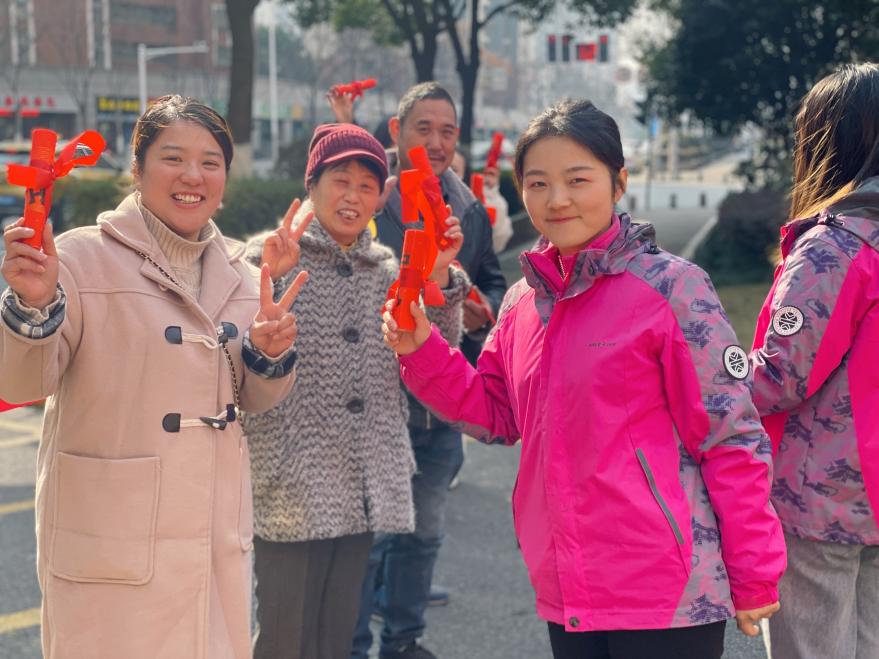 翰墨飘香送祝福 情暖园区喜迎春_html_m4e94f938.jpg