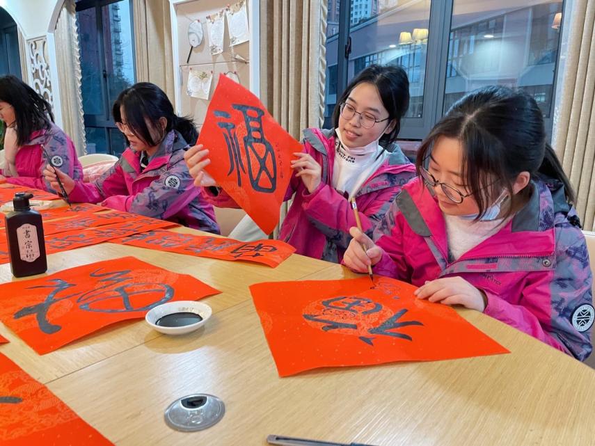 翰墨飘香送祝福 情暖园区喜迎春_html_mb4192b6.jpg