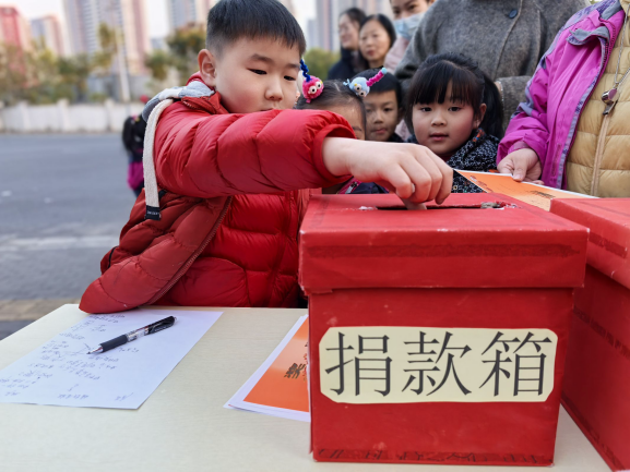 （修改）爱心义卖报道——褚姗姗_html_54e96522.png