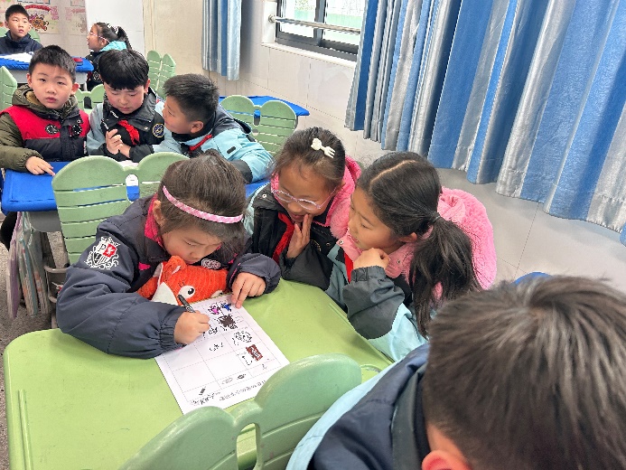 3.14大班组第一次参观小学报道_html_m6138e133.jpg