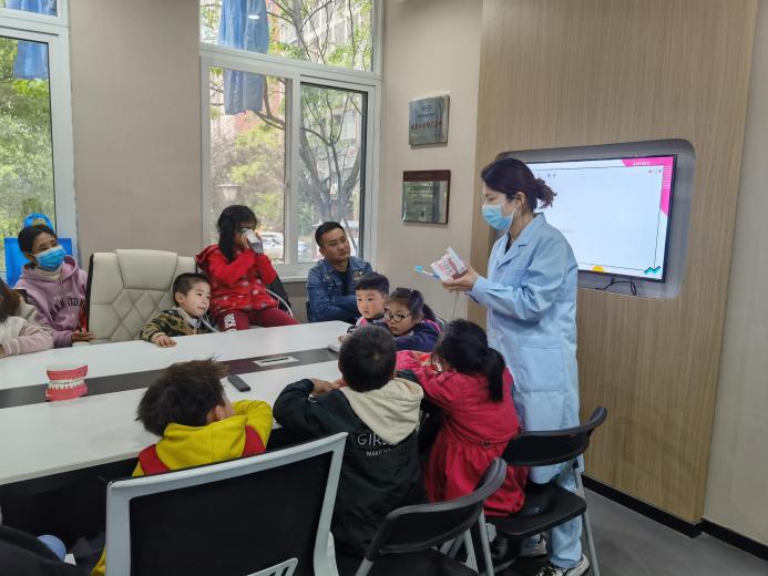 （改）参观口腔医院新闻稿_html_46b889a5.jpg