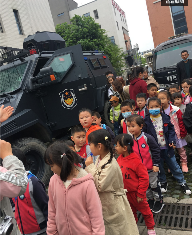 2021.4.22 刘莲 走进特警队，感受特警风采_html_m383d2958.png