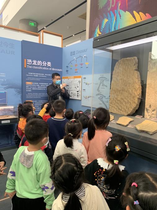 2021.4.19 左琳琳 走进南京古生物博物馆_html_14762b95.jpg