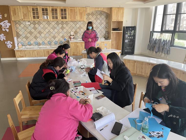【生命迈幼·教师风采】“巧手展风采，共燃冬奥情”——迈幼嘉誉山园保育员冬奥主题手工制作评比_html_m27ee92c9.jpg