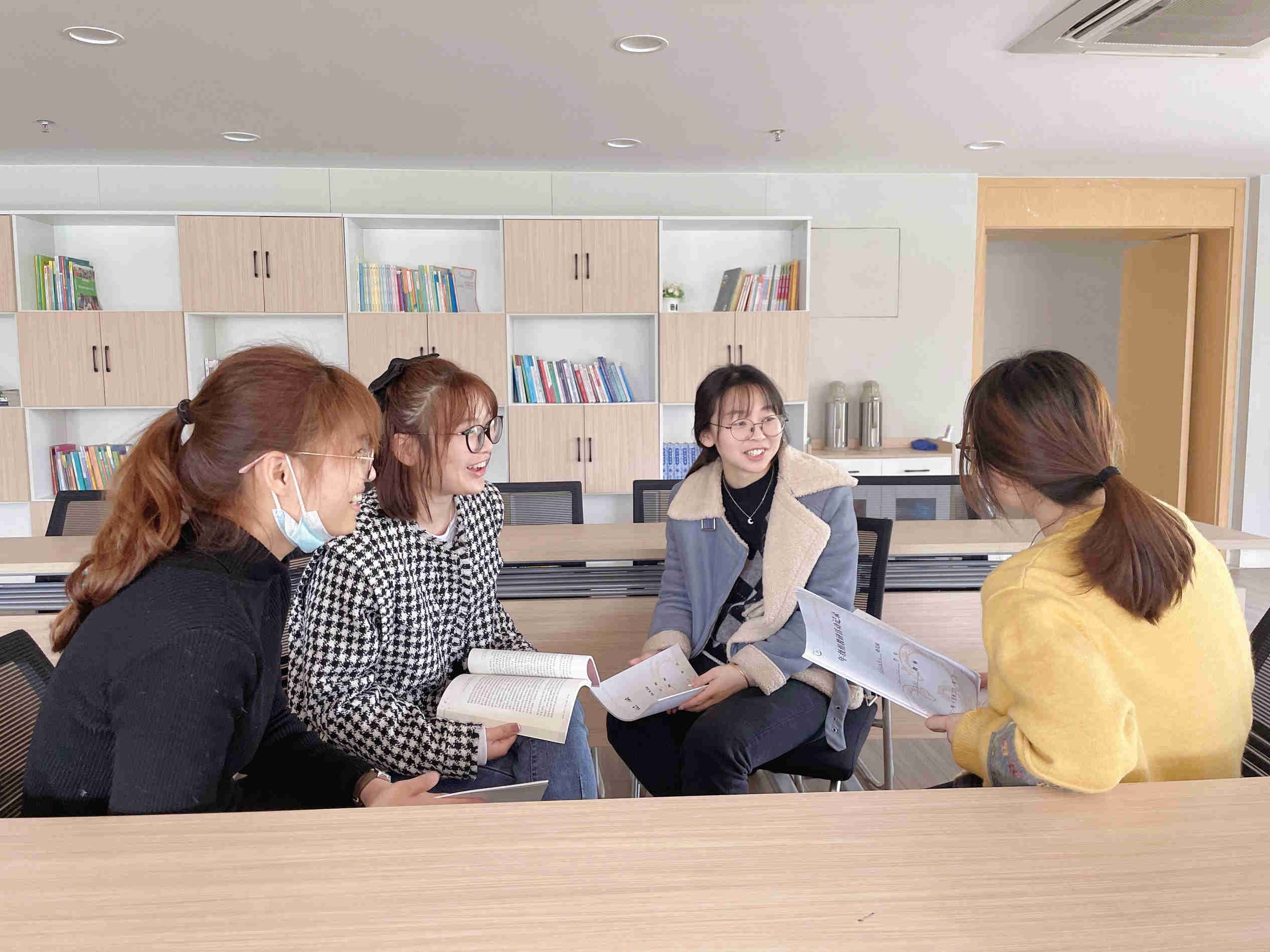 【生命迈幼•教学动态】“爱在细节，德润幼苗”(2)(2)_html_m668ea74b.jpg