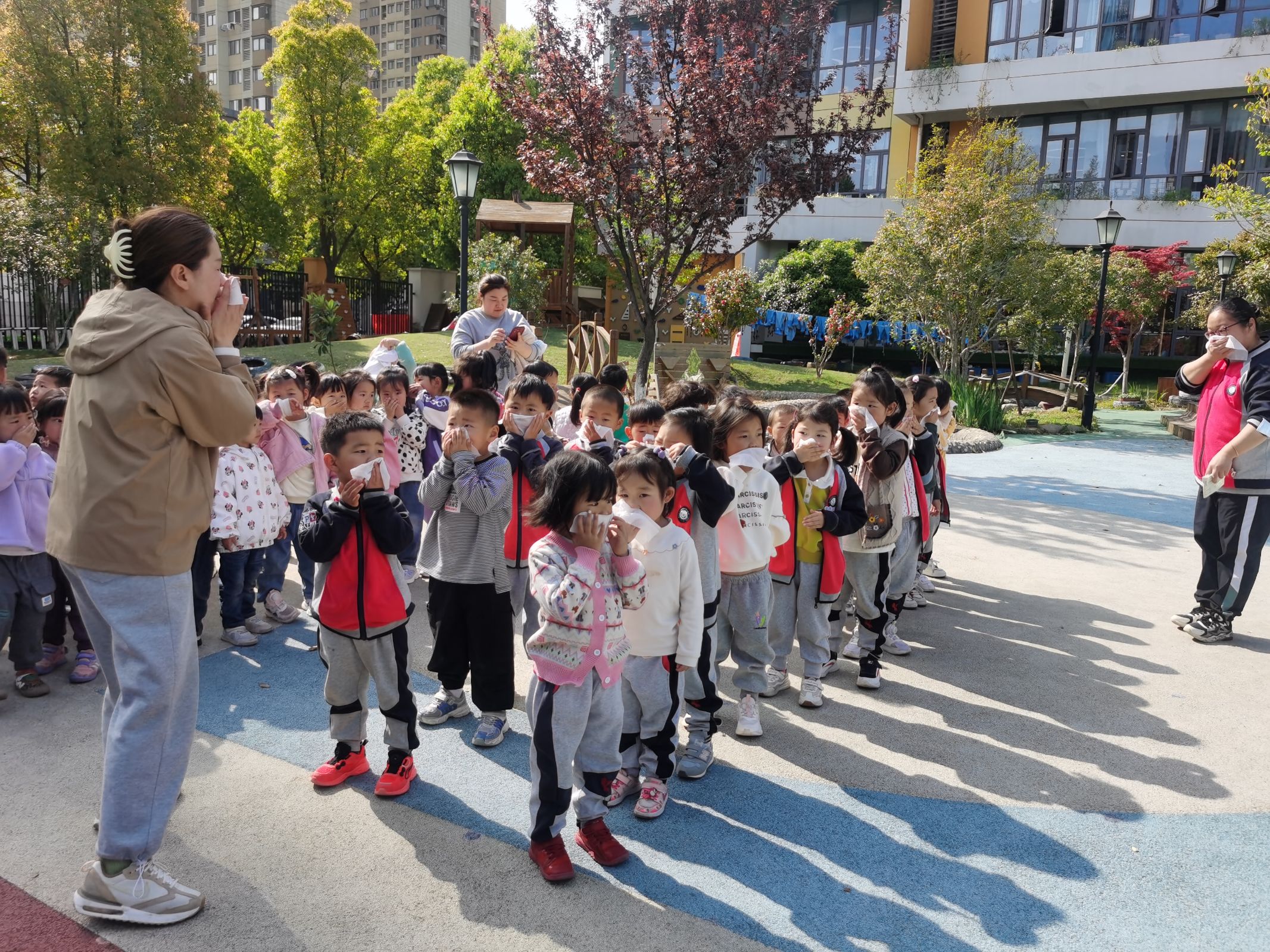 4.9消防演练新闻稿_html_m1b7117d.jpg