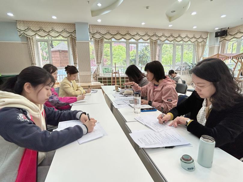 【生命迈幼·校园新闻】专家指导引航向 精研细磨绽芬芳_html_c0ef9fe.jpg