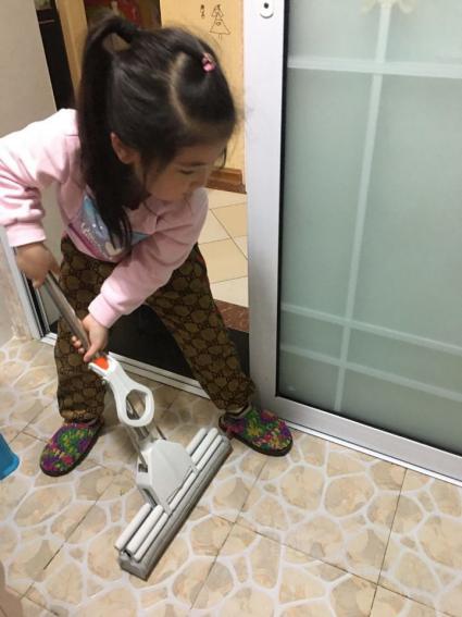 (生命迈幼·幼小衔接)家务小能手 劳动最光荣_html_396e1607.jpg