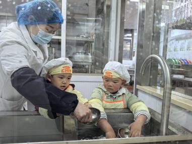 2025.3.5【生命迈幼&middot;童年畅玩】三月春风暖人心，雷锋精神代代传—记迈幼瑜憬湾分园雷锋日活动_html_f2ede8e.jpg