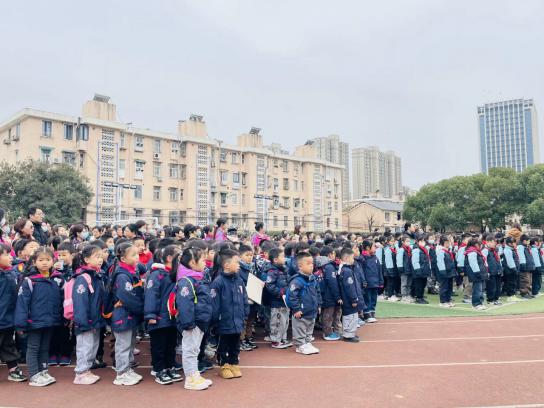 翁兴荣2024.3.18【生命迈幼·幼小衔接 】初探小学，“幼”见成长_html_m6b301351.jpg