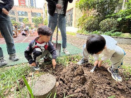 【生命迈幼·校园新闻】“心”相遇“爱”相伴——迈幼一园中班家长开放日活动_html_m34749bc8.jpg