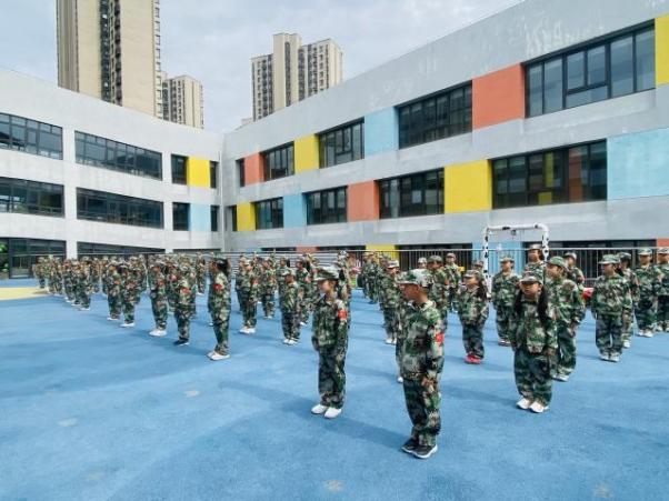童心向军梦，磨砺共成长（2024.4.27赵华）_html_5a02e7ee.jpg