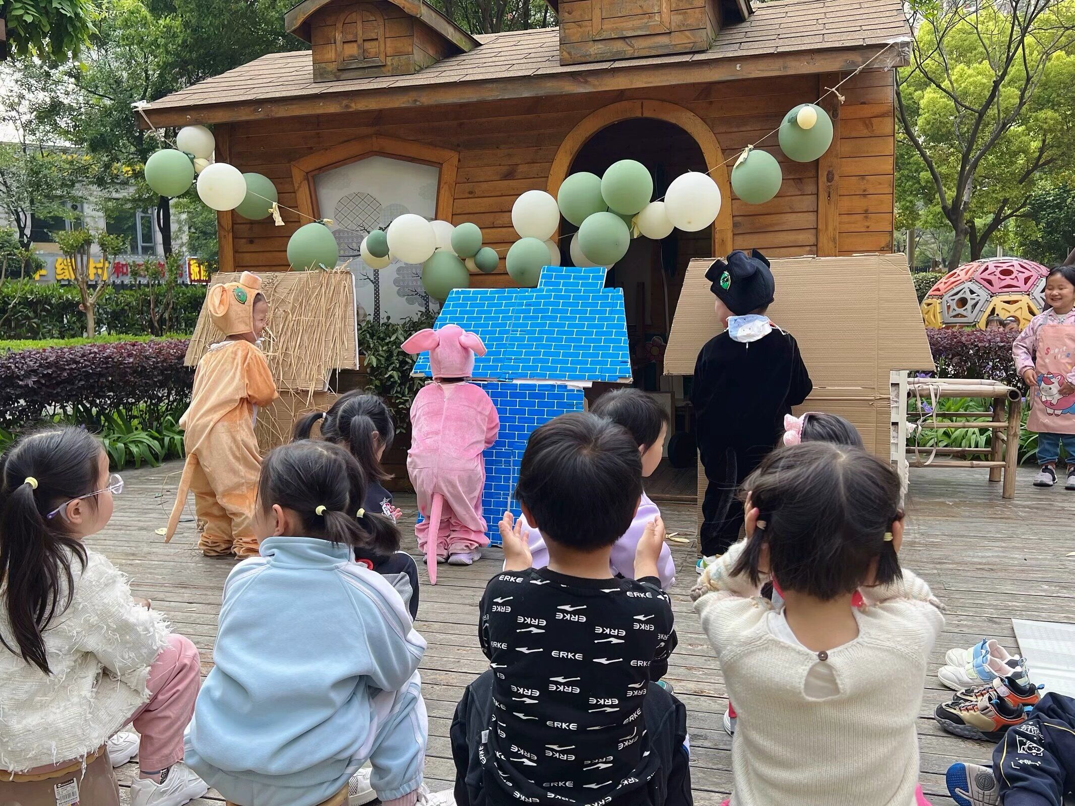 【生命迈幼·特色课程】听花开声音 赴春日“阅”会_html_7e34902c.jpg