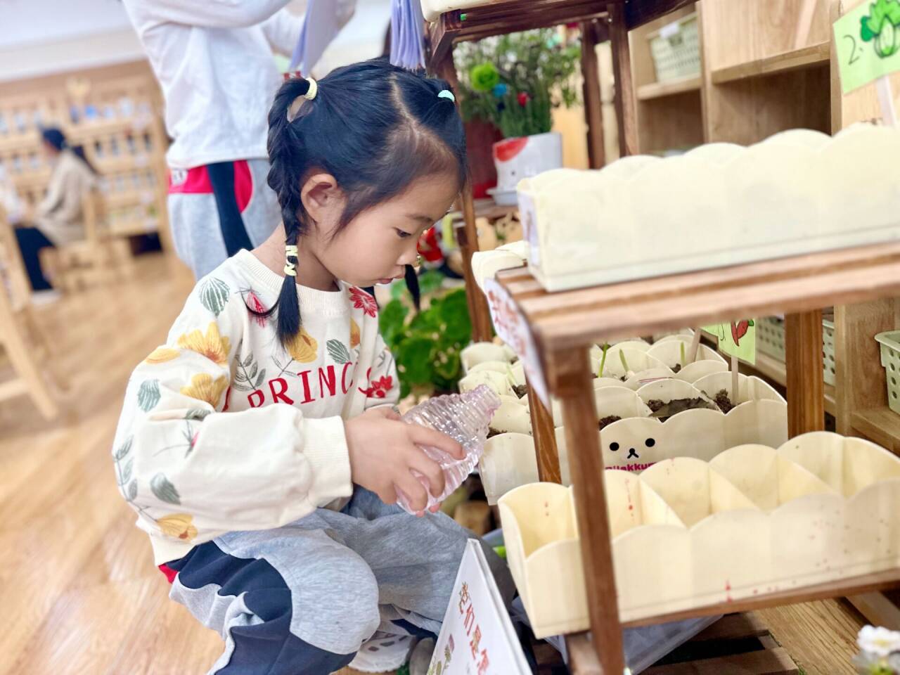 最美下雨天，“幼”与你相见——迈幼三园中班组家长开放日活动陈丹琴_html_m46335a91.jpg